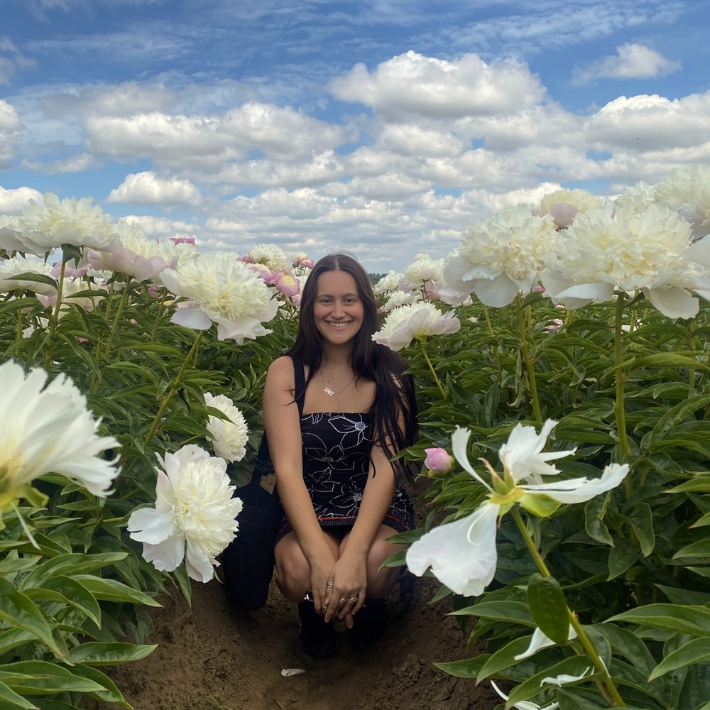 Meet your Posher, Amina